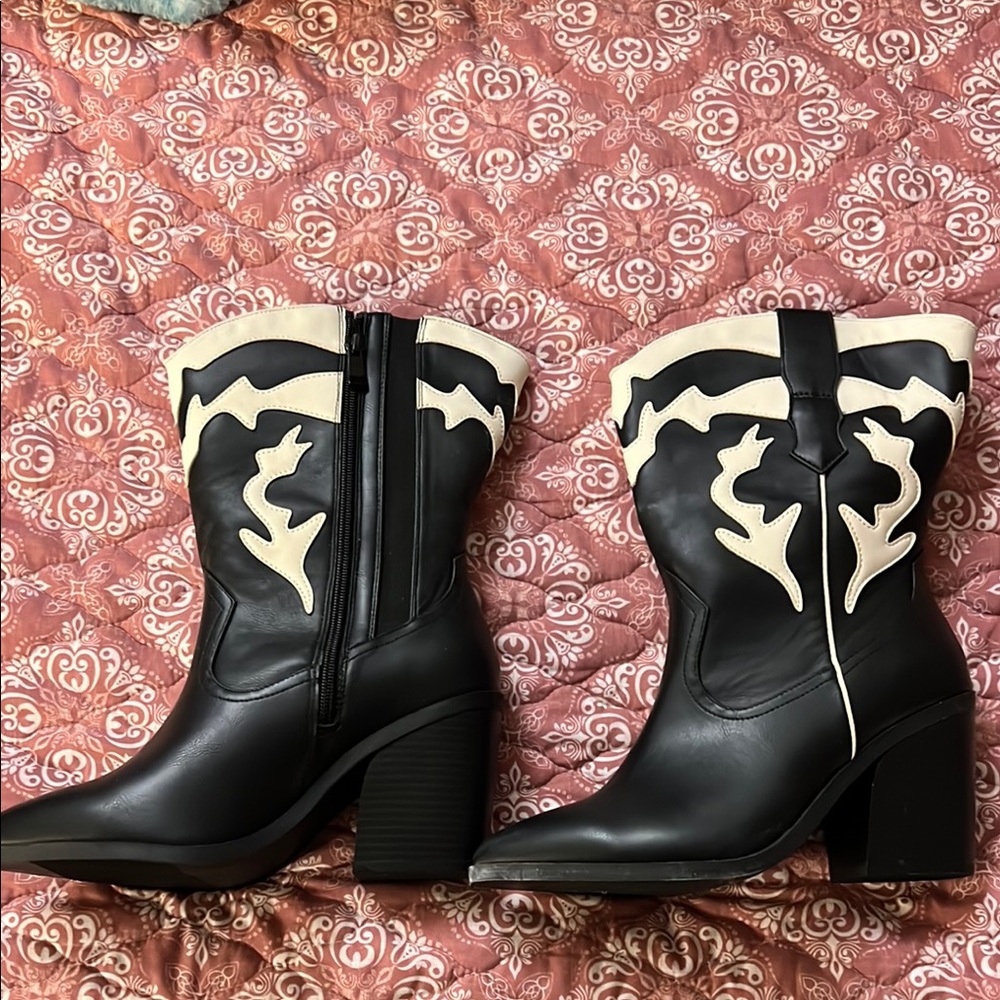 Women's Black and Cream Western Boots